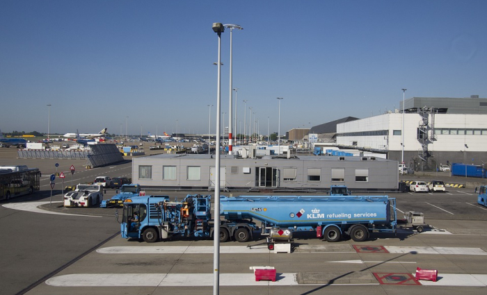 schiphol-tanken.jpg