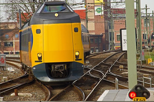 train-1412349__340.jpg